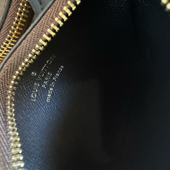 LOUIS VUITTON Giant Trio Pouch - Picture 10 of 10